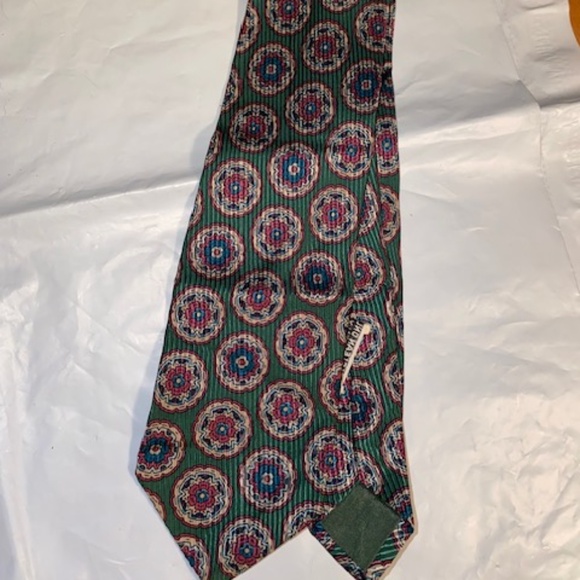 Giorgio Armani Silk Tie.  Made in Italy. - Picture 1 of 8